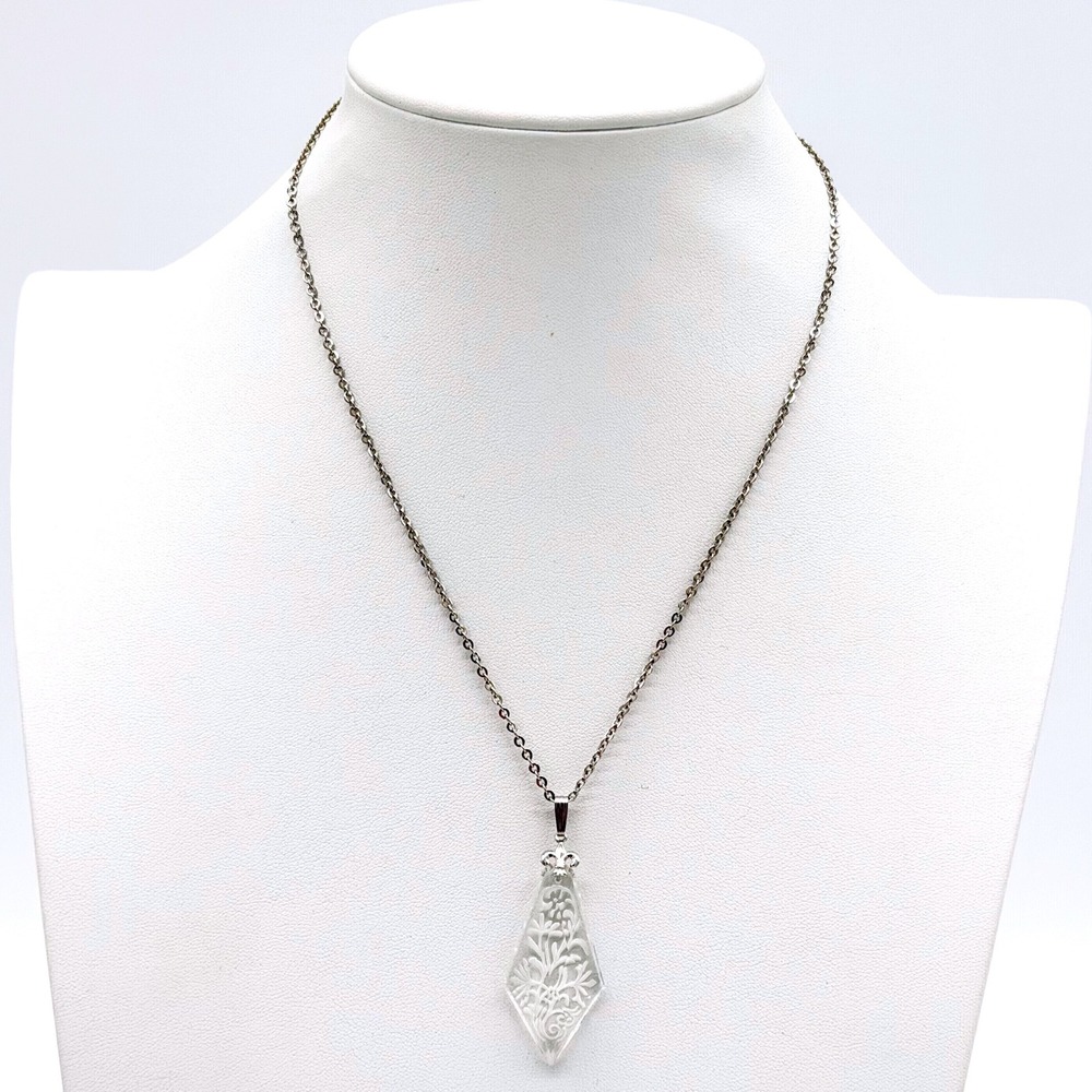 Vintage Whiting & Davis Etched Lucite Pendant‎ Necklace Floral Vine Fleur de Lis